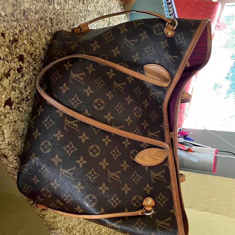 LV neverfull.